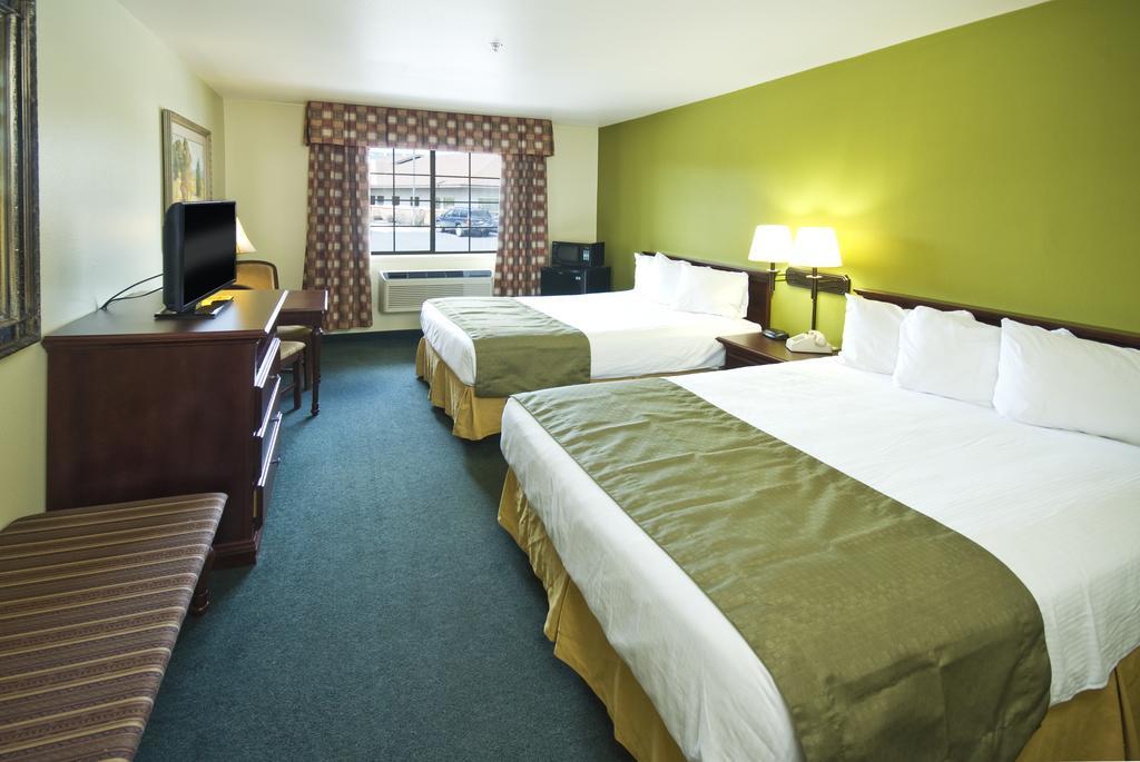 Super 8 By Wyndham Mccall Exteriér fotografie